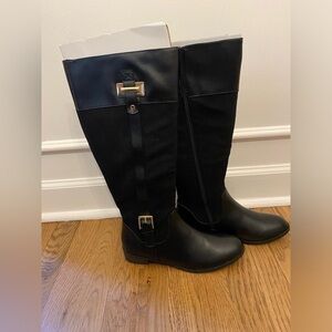 New!! Women’s Karen Scott Black Micro Deliee Riding Boots Sz 7.5 NWOB